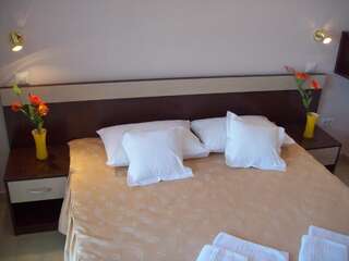 Отель Hotel Raul Эфорие-Суд Двухместный номер с 1 кроватью и балконом-8